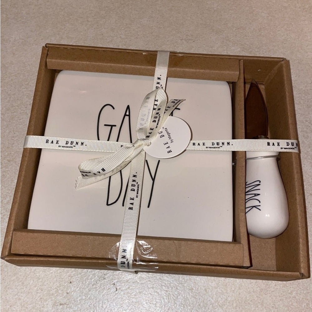 Rae Dunn game day cheese plate and knife set / yes
